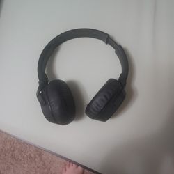 Black SkullCandy Bluetooth Headphones