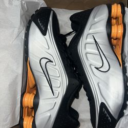 Nike Shox R4 Mandarin Size 8.5 Mens New 