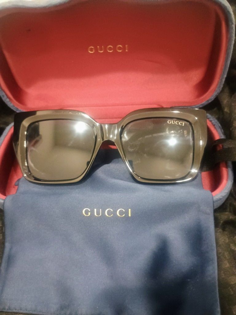 Black GG Sunglasses With Gold Trim