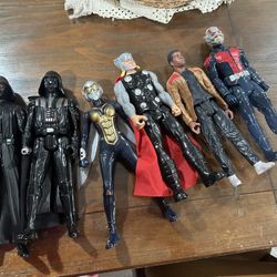 10 Action Figures 