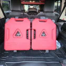 2 Gallon Gas Cans and Mount