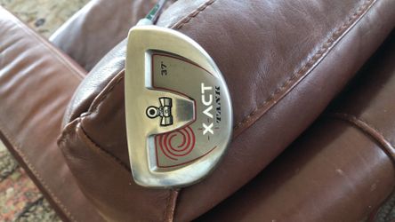 Odyssey X-ACT Tank RH Chipper 37 degrees Stock Steel shaft 35” super stroke grip