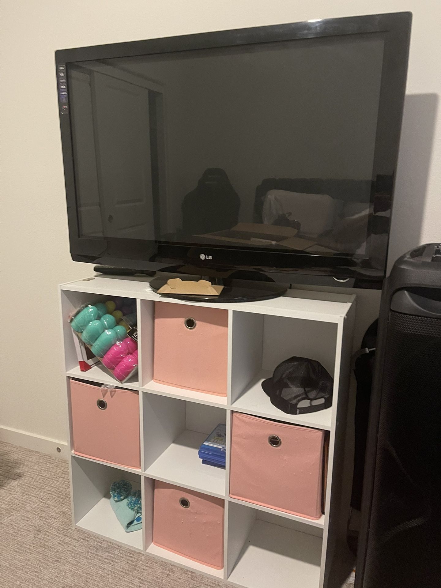 Tv And Cube