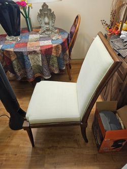 Dining room chair/very nice