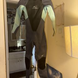 O’Neil Women’s Wetsuit Size 4
