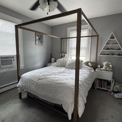Queen size modern canopy bed in GOLD
