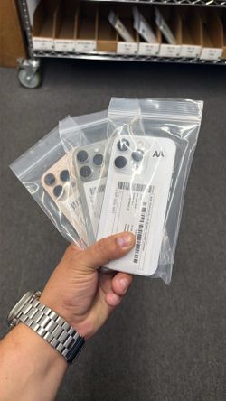 Apple iPhone 16 Pro 128GB Unlocked / Liberado $785