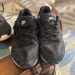 Women’s Nike Size 7