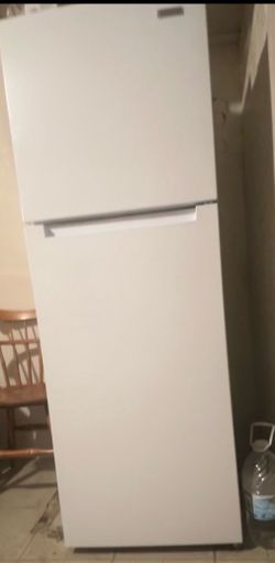 Vissani 10.1 cu. ft. Top Freezer Refrigerator