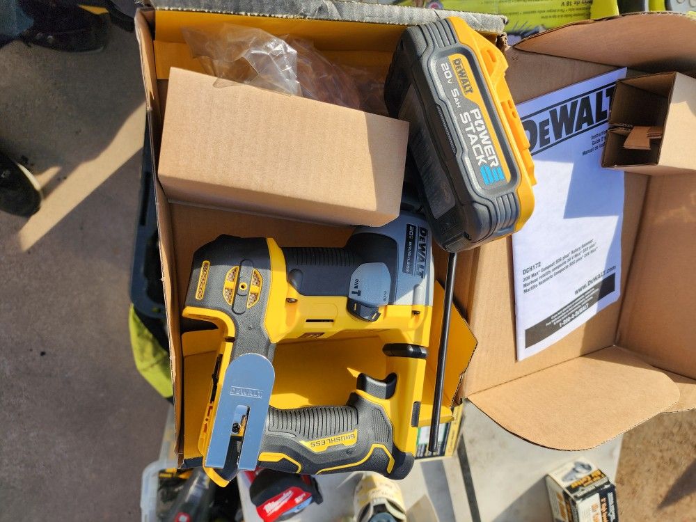 DEWALT CORDLESS HAMMER DRILL for Sale in Phoenix, AZ OfferUp