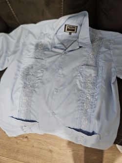 Mens Guayabera. Xl Size. Light Blue Color. 