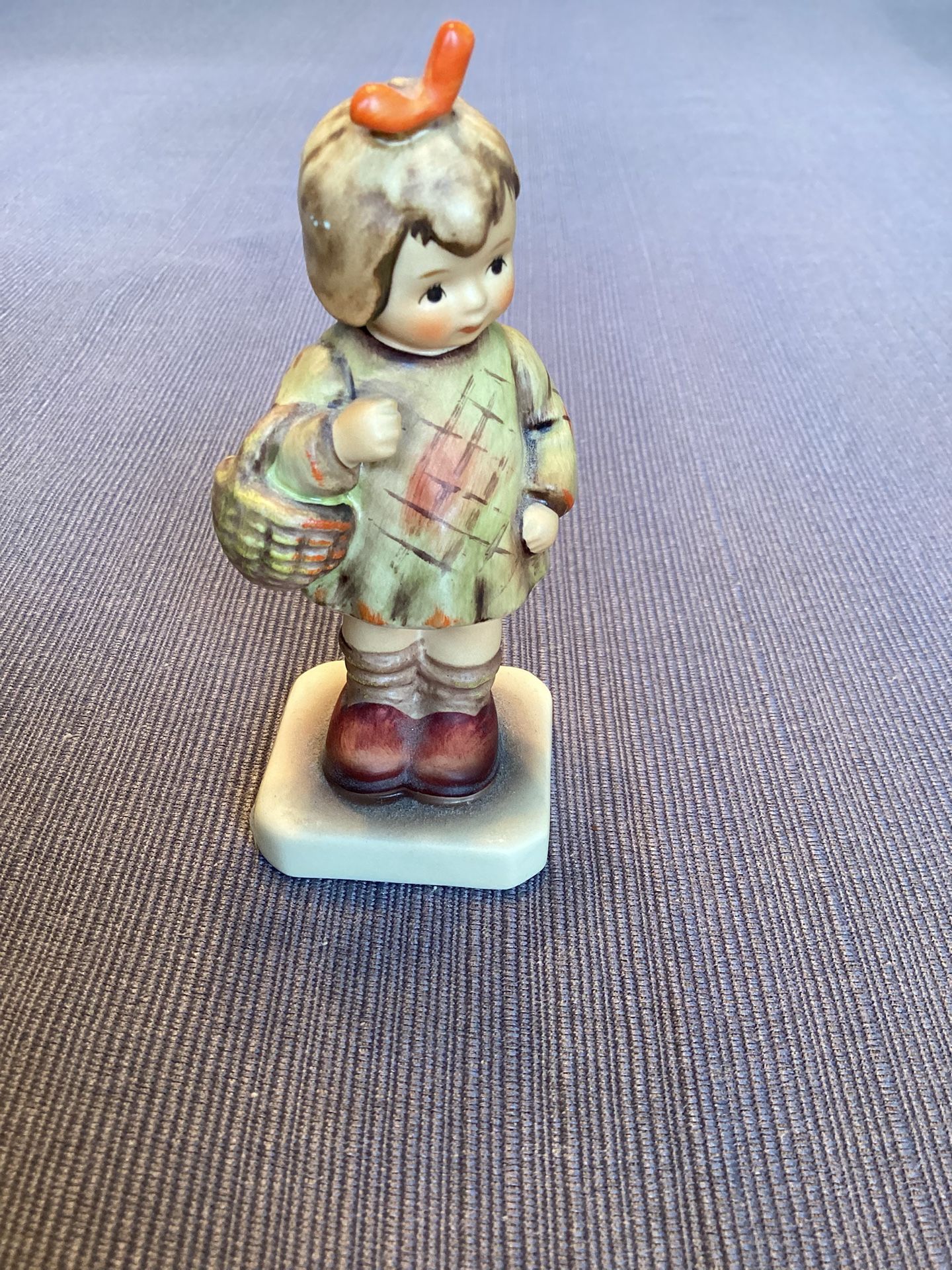 Vintage Original M.I. Hummel Porcelain Figurine, like new, I Bought You A Gift 1987 #479