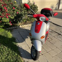 2005 Vespa ET4 150