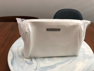 Rodan and Fields toiletry bag - new