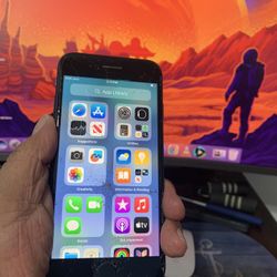 iPhone SE-64GB-3Gen  Crack Screen For Sale $50