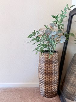 Faux wicker planter