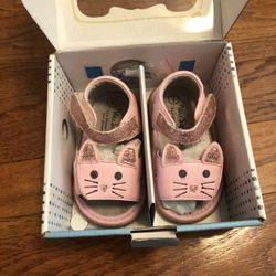 Toddler Girl Squeaking Shoes Size 7, Wee Squeak Brand Leather Base Cute Kitty Cat  Squeaks As Your Child Walks, Extra Squeakers Incl, Barely Used $25 