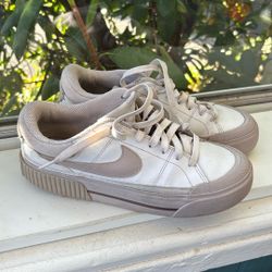 Women’s Nike Sneakers - Size 8