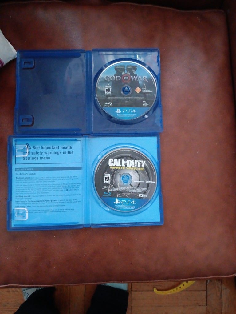 PS4 God Of War and Call Of Duty Infinite Warfare