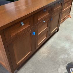 Dresser (wood)