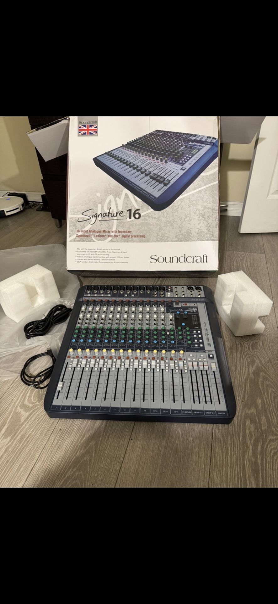 SOUNDCRAFT Signature 16 DBX LEXICON EFFECTS MIXER