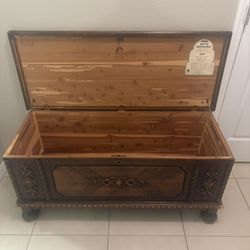 Vintage Lane Cedar Chest