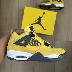 Jordan 4 Retro Lightning size 9.5