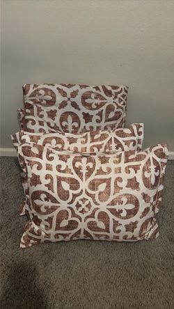 Queen comforter set with 2 shams