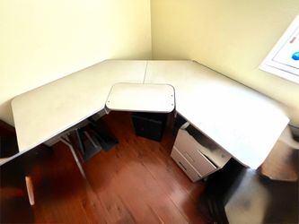 Corner desk