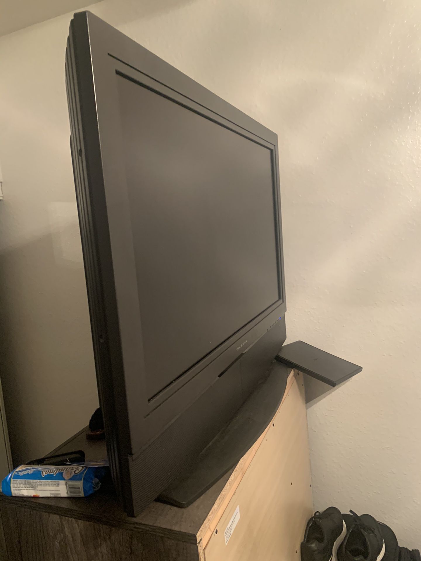36in flat screen TVs