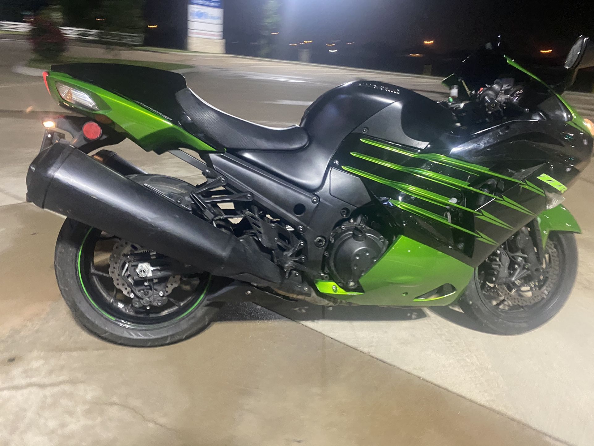 2015 Kawasaki Zx14 ( Only 1488 Miles )