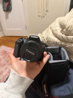 Canon EOS Rebel T7 Camera