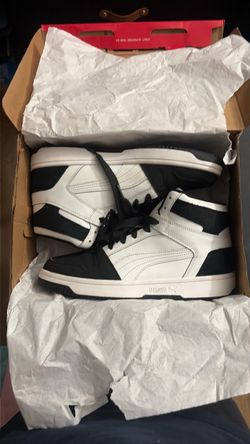 (Size 8)Puma High-Top Sneakers Black and White
