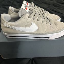 Nike (size: 9) Worn twice  Great condition!