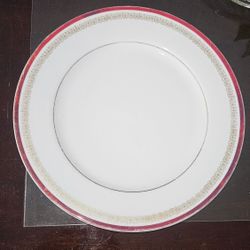 CASTLECOURT 7 3/4" Salad Plates In The Elegant Pattern, Japan Diameter 9.25"