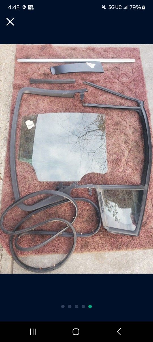 2013 CHEVY CRUZ DRIVER SIDE FRONT AND REAR WINDOWS WITH RUBBER TRIM
11525 S HALSTED.dunkin Donuts/7111.S WESTERN WALGREENS
DELIVERY AVAILABLE $
70