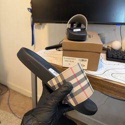 Burberry slides