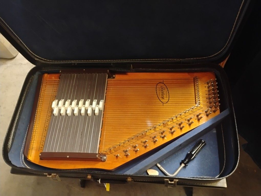 Oscar Schmidt Autoharp With Case