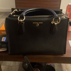 Micheal Kors Medium Pruse 