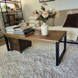 Modeen Farmhouse Coffee Table excellent condition