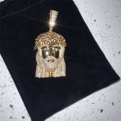 Moissanite Chain And Pendant 