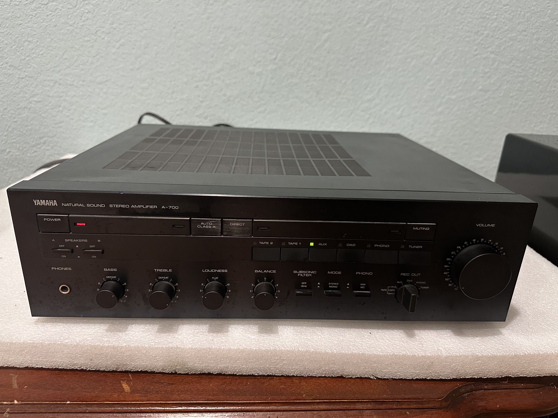 Yamaha A-700 Stereo Integrated Amplifier 100 Watts per channel 8 Ohms. MADE IN JAPAN 