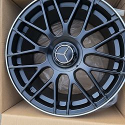 18" New Staggerd Wheels & New PIRELLI Tires For MERCEDES BENZ C43