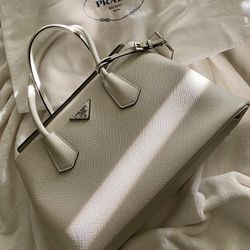 Prada Double Saffiano Cur Talco Leather Large Tote Bag Cream for Sale in  Oceanside, CA - OfferUp