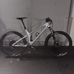 YT Izzo Core 4 XL