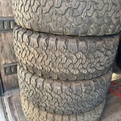 255/70/16 BFGOODRICH  300$ set of “4” Adam 954/534/6165