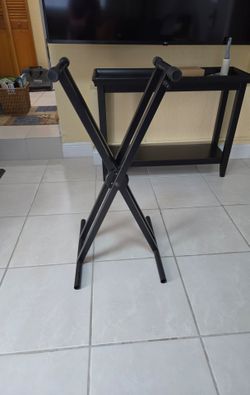Keyboard stand on stage