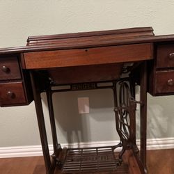 1900s Singer Sewing Machine Cabinet