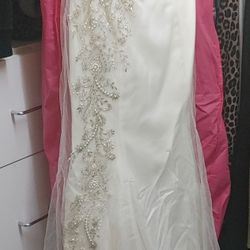 Beautiful White  Crystal Wedding Dress Size 8