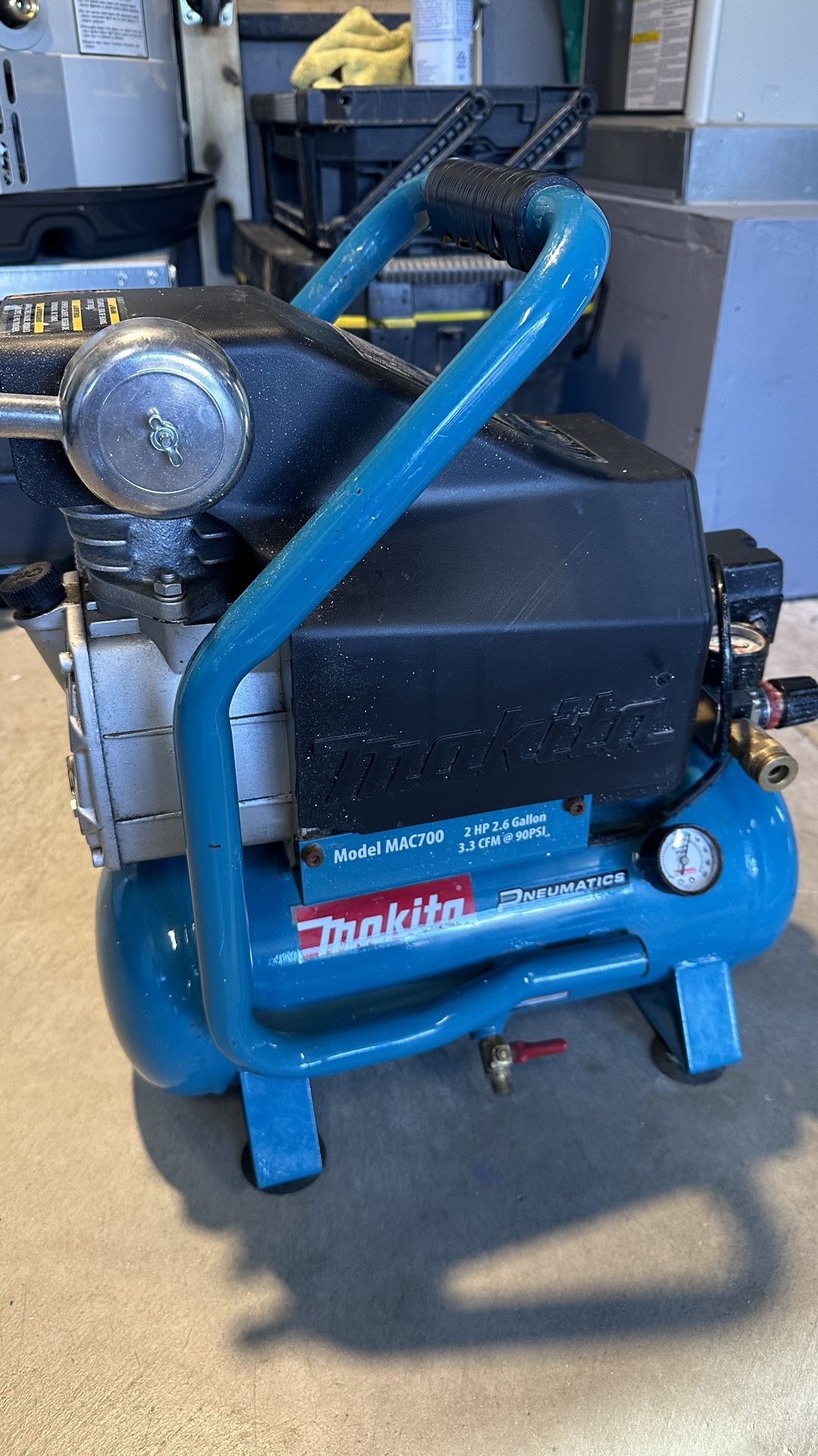 MAKITA Mac700 Compressor 